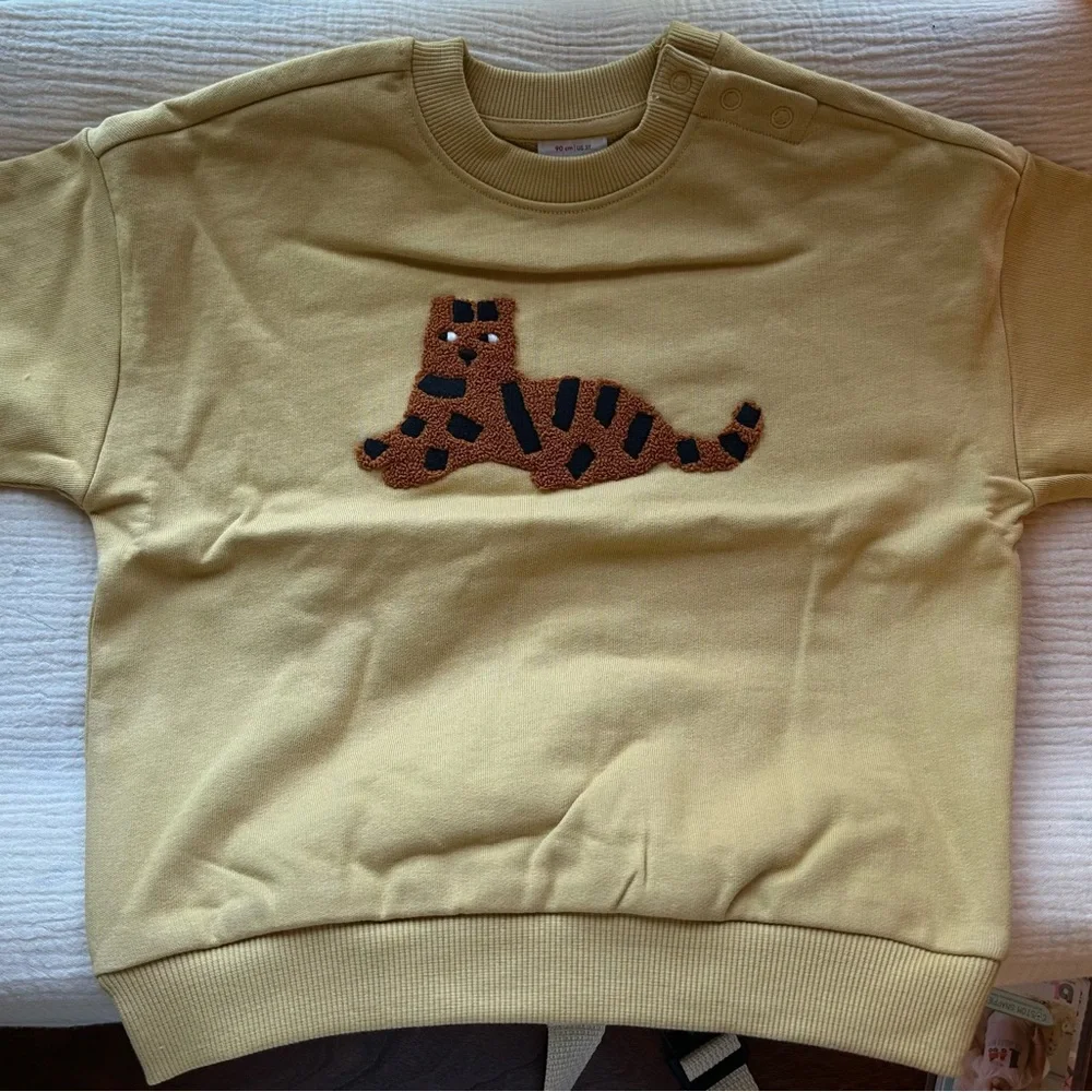 Hanna Andersson 3T Mustard Sweatshirt with Tiger Appliqué - Picture 2 of 3